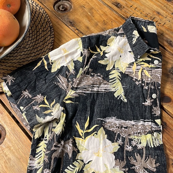 H&M (Divided) Inside out Hawaiian Button Down - Picture 4 of 4